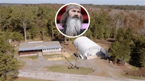 the robertson house gold metal clarkson farm|Discovering Phil Robertson’s House: The $130,000 Retreat in .